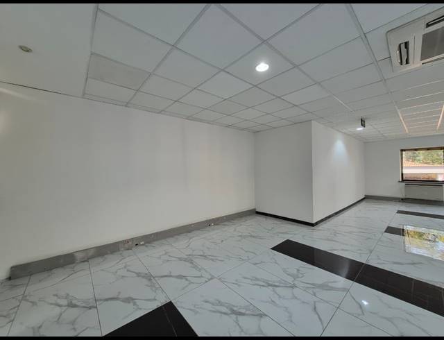 99M² OFFICE TO LET IN HYDE PARK